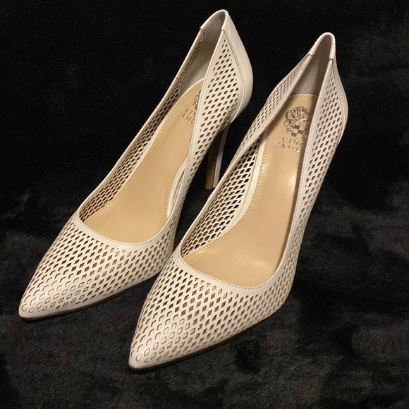 NIB VIBCE Camuto White Leather Heels - Picture 1 of 5